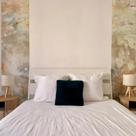 La Plume De Tolstoi - Charme Ancien, Cheminee Apartment *